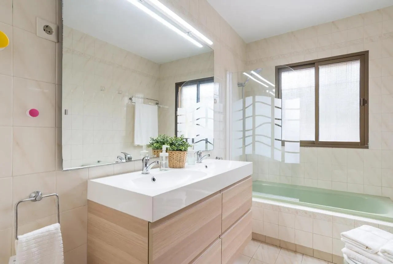 Guadalmar: Villa Con Piscina Malaga